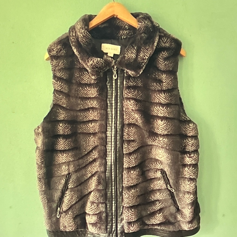Erin London Plush Faux Fur Vest in Black and Gray